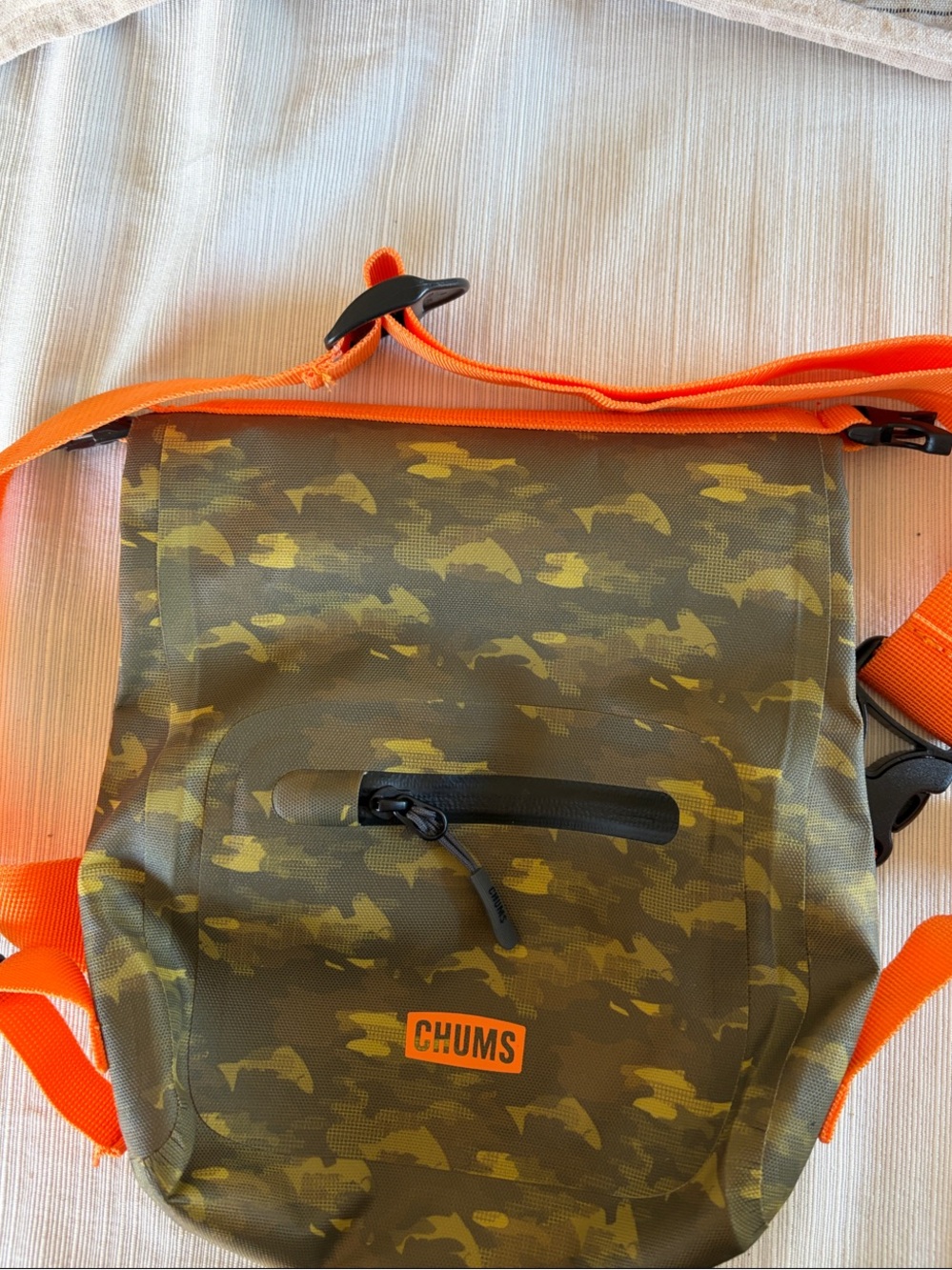 CHUMS Rolltop Sling